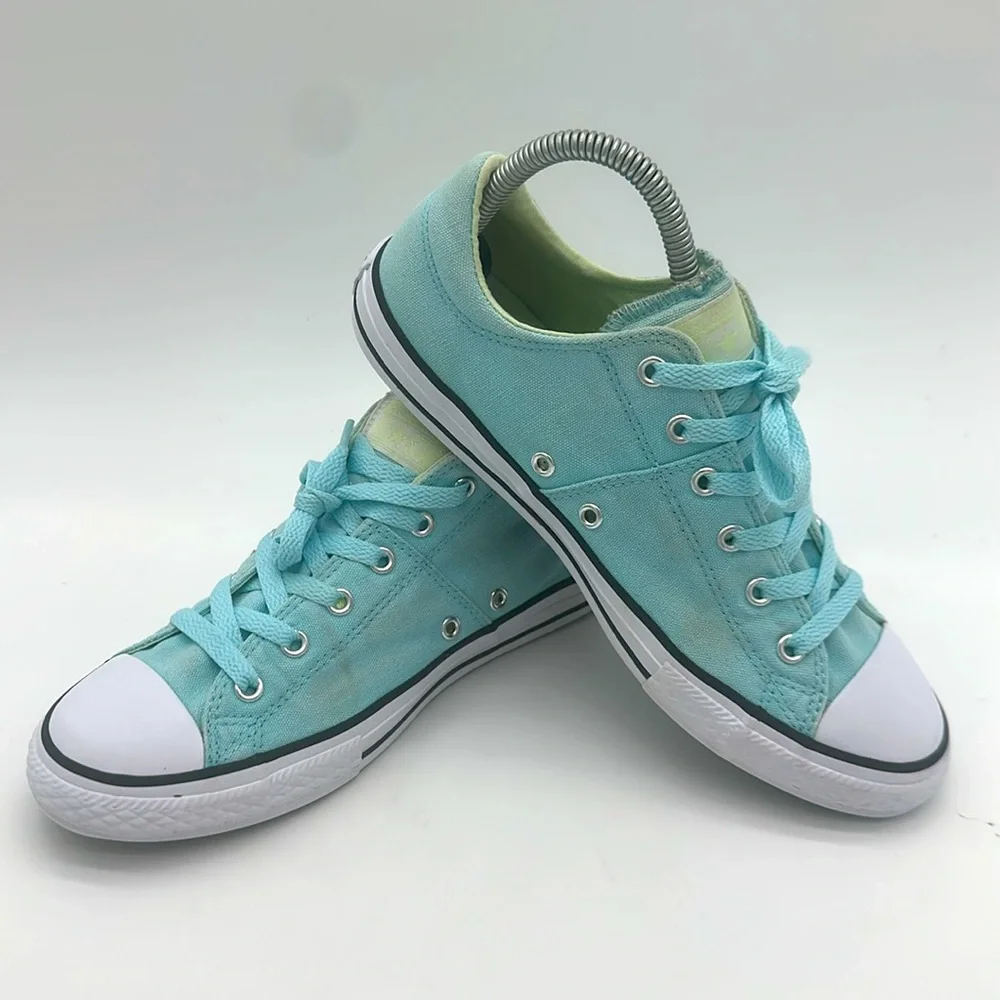 Converse All Stars Youth Size 6 Low Top Light Aqua Padded Tongue Shoes 661880F